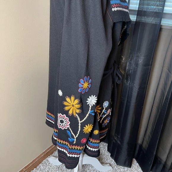 Charlie Paige Black Colorful Embroidered Cardigan Size S/M - Picture 4 of 9